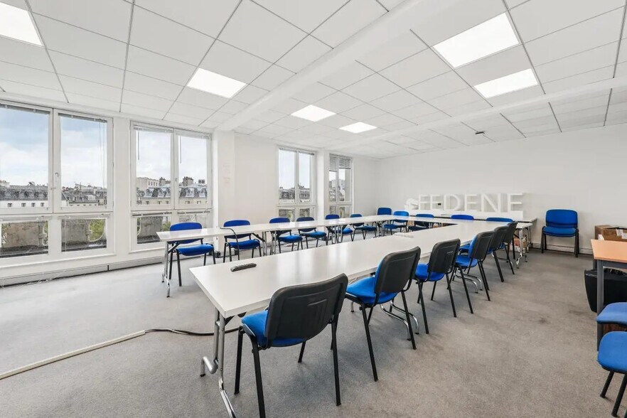 24-26 Rue De La Pépinière, Paris à louer - Photo de l’immeuble – Image 2 sur 17