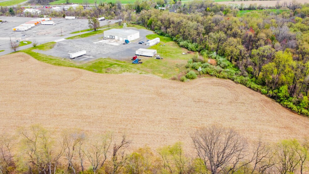 4335 Paradise Rd, Watsontown, PA à vendre - Photo de l’immeuble – Image 3 sur 11