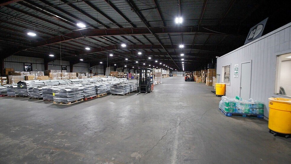 Two-Building Industrial Facility portefeuille de 3 biens à vendre sur LoopNet.fr - Photo de l’immeuble – Image 2 sur 9