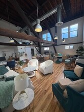 1121 Washington St, Newton, MA à louer Photo de l’immeuble– Image 2 sur 5