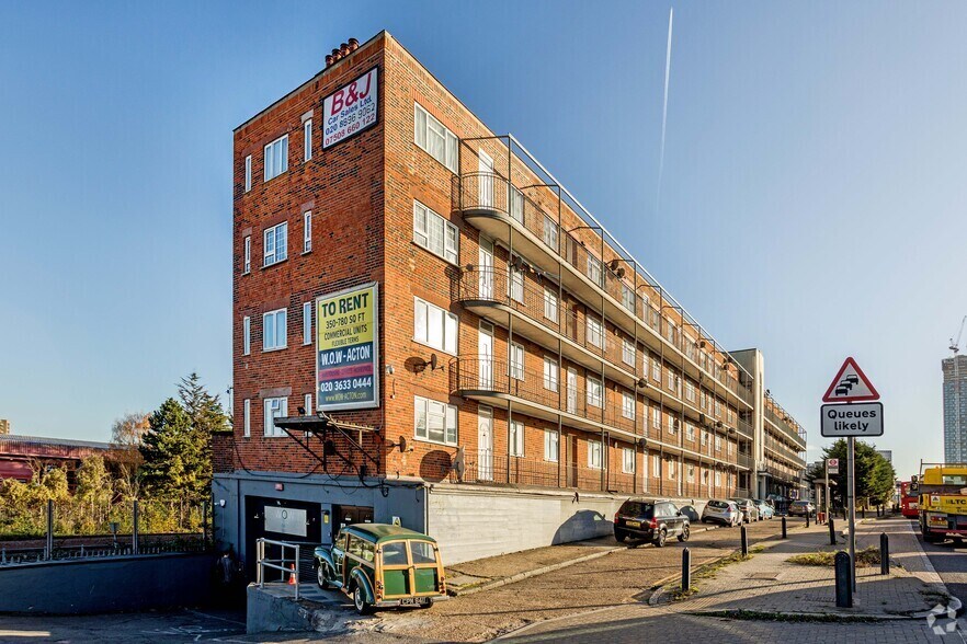 Western Ave, Londres à louer - Photo principale – Image 1 sur 35