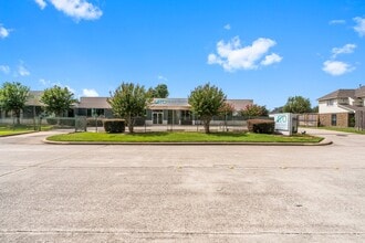 1034 Regional Park Dr, Houston, TX à louer Photo de l’immeuble– Image 2 sur 25