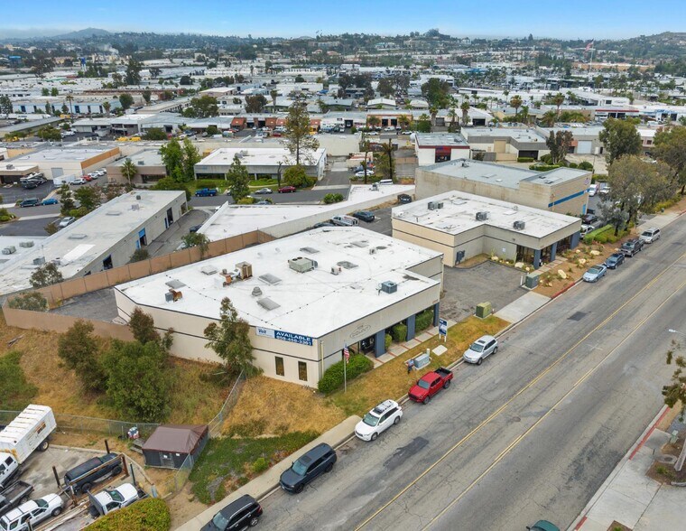 2128 Auto Park Way, Escondido, CA à vendre - Aérien – Image 2 sur 13