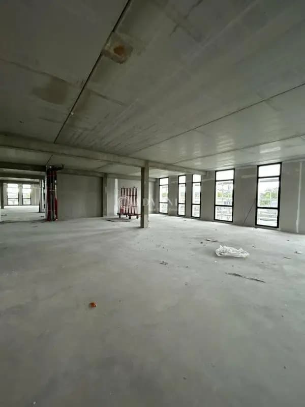 Plus de détails pour Bureau à vendre