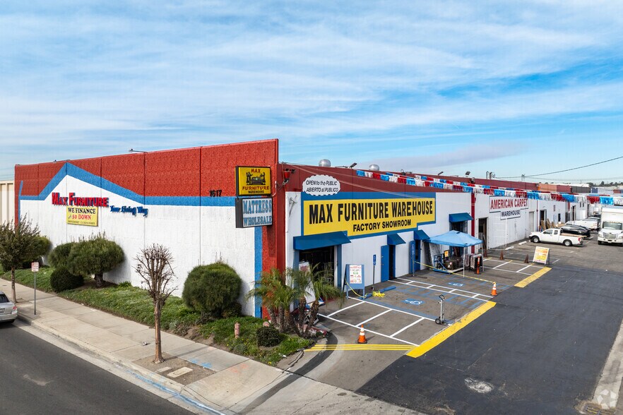 1617 W Rosecrans Ave, Gardena, CA à louer - Photo de l’immeuble – Image 1 sur 9