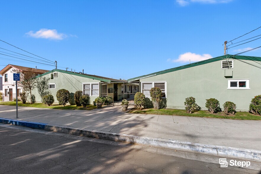 1825 Stanley Ave, Signal Hill, CA à vendre - Photo principale – Image 1 sur 19