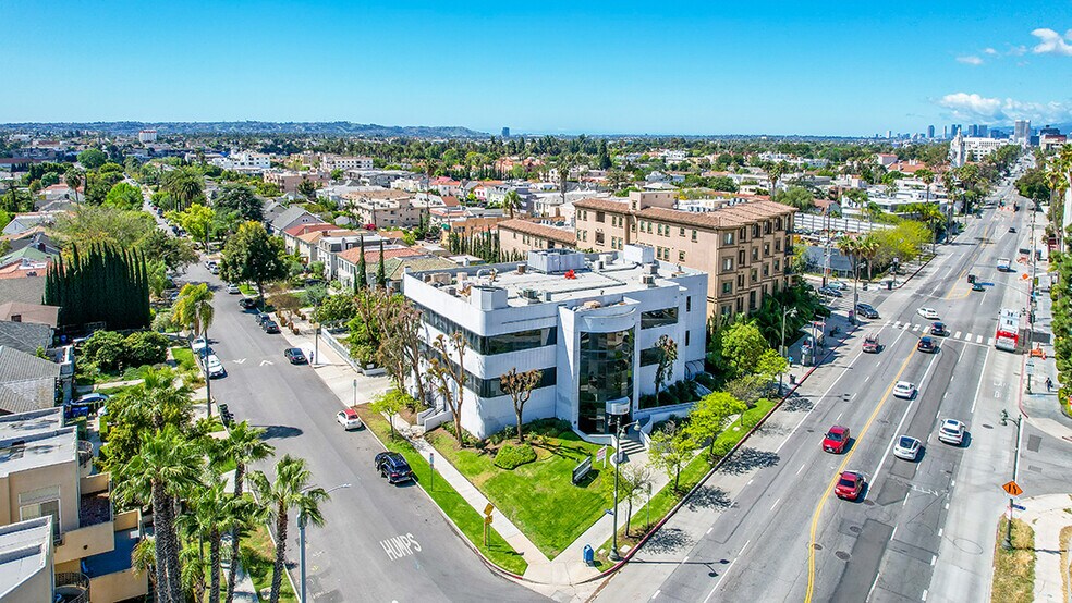 4160 Wilshire Blvd, Los Angeles, CA à louer - Photo de l’immeuble – Image 1 sur 11