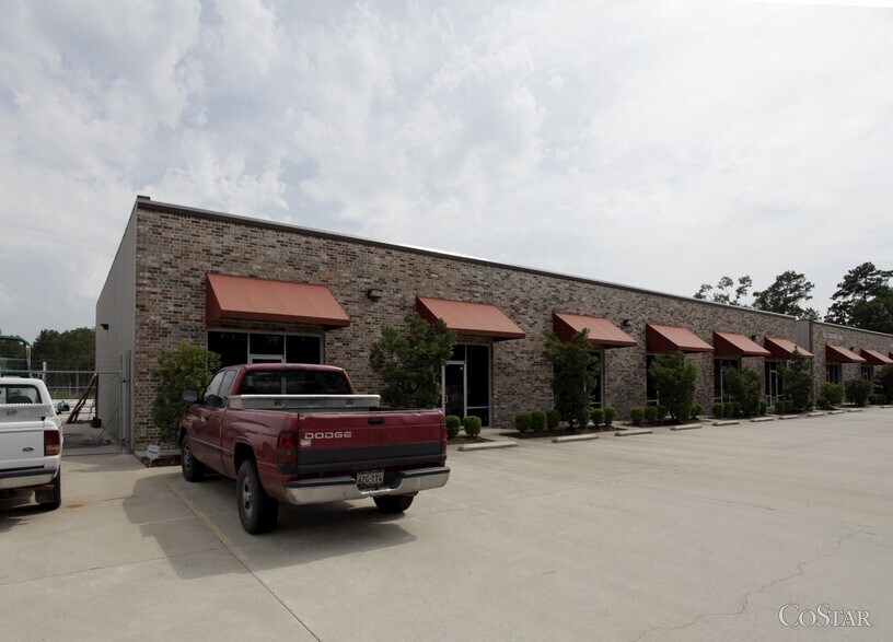 8750 Fawn Trl, Conroe, TX à louer Photo de l’immeuble– Image 1 sur 8