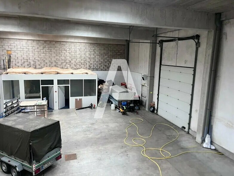 Local d’activités dans Vitry-sur-Seine à louer - Photo de l’immeuble – Image 3 sur 5
