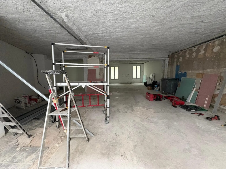 122 Rue La Boétie, Paris à louer - Photo de l’immeuble – Image 2 sur 4