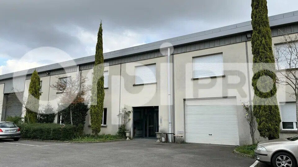 Bureau dans Brie-Comte-Robert à louer - Photo de l’immeuble – Image 1 sur 4