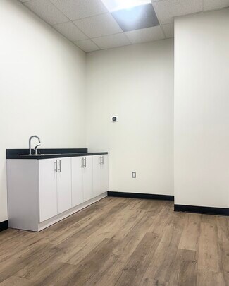 Plus de détails pour 241 N Maclay Ave, San Fernando, CA - Local commercial à louer