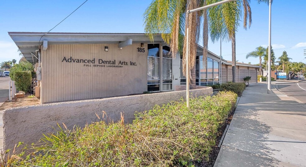 185 W Madison Ave, El Cajon, CA à louer - Photo de l’immeuble – Image 1 sur 13