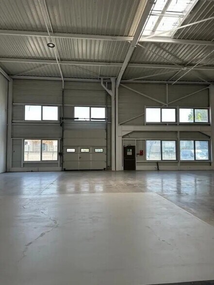 157 Avenue Charles Floquet, Le Blanc-Mesnil à louer - Photo de l’immeuble – Image 3 sur 7