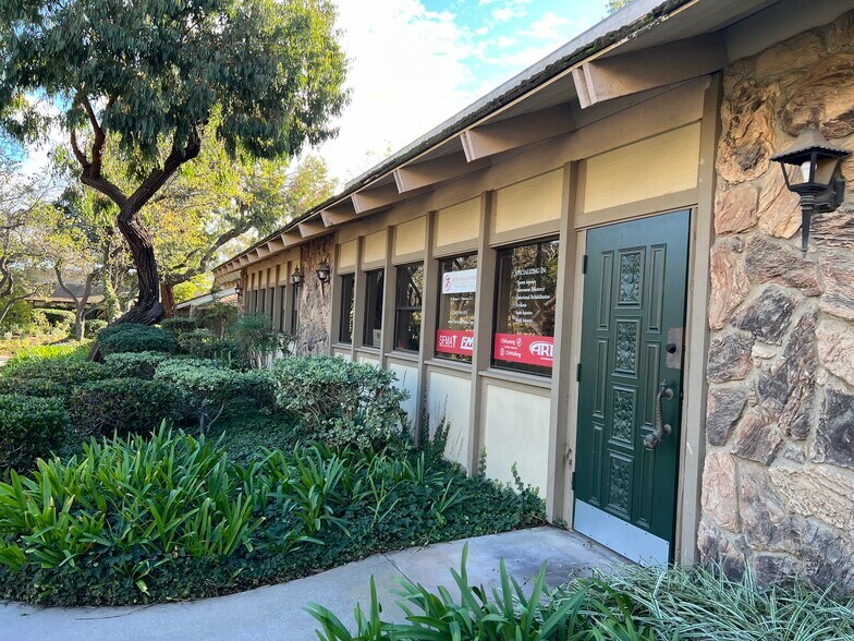 2021 Sperry Ave, Ventura, CA à louer - Photo de l’immeuble – Image 2 sur 17