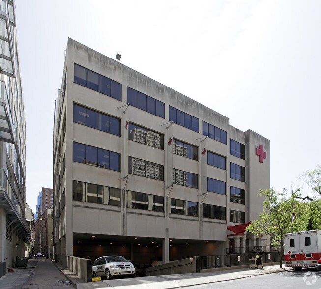 2213-2221 Chestnut St, Philadelphia, PA à louer - Photo de l’immeuble – Image 1 sur 3