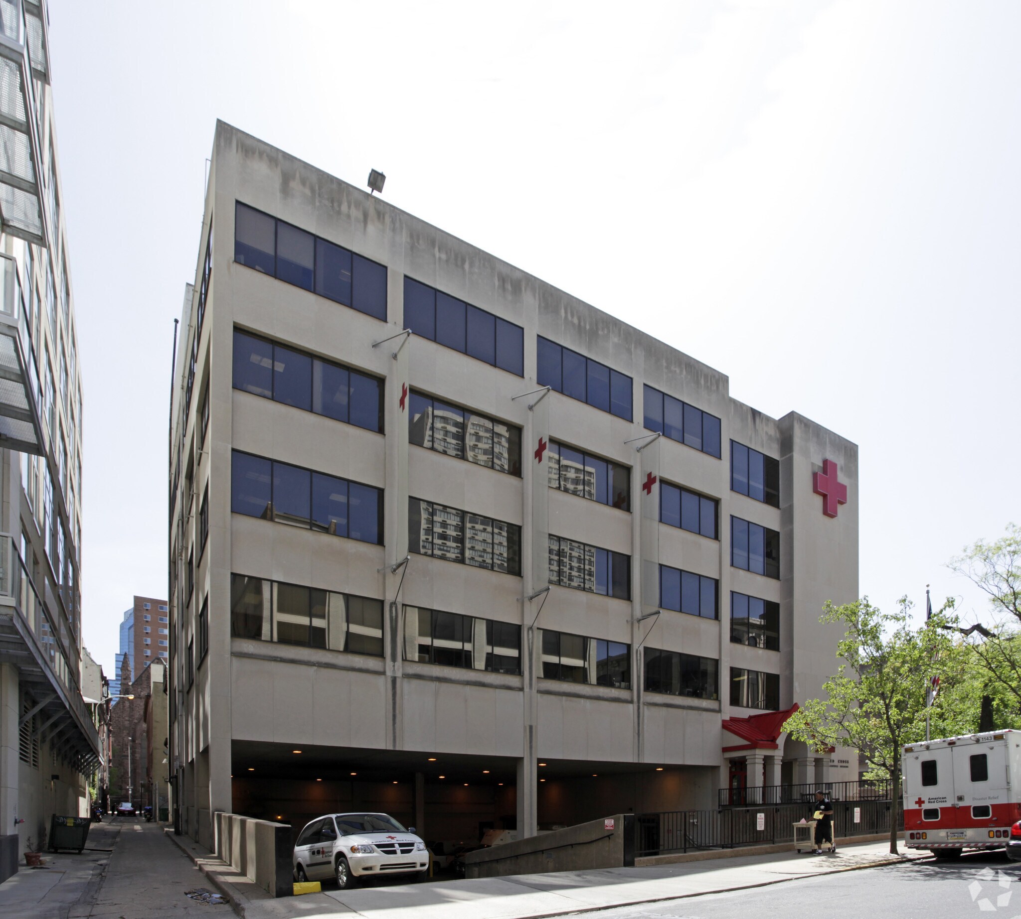 2213-2221 Chestnut St, Philadelphia, PA à louer Photo de l’immeuble– Image 1 sur 4