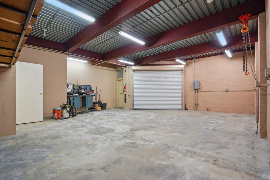 3632 Foothill Blvd, La Crescenta, CA à vendre - Photo de l’immeuble – Image 2 sur 32