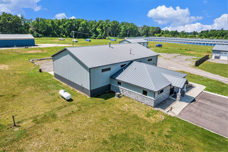 9486 S Meridian Rd, Clarklake, MI à vendre - Photo de l’immeuble – Image 2 sur 39