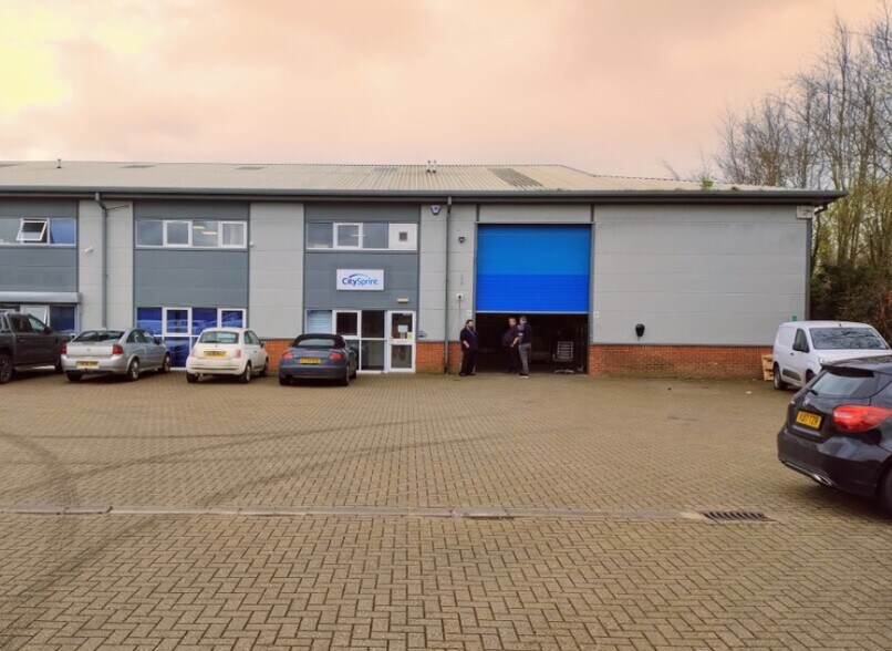 Works Rd, Letchworth Garden City à vendre - Photo de l’immeuble – Image 1 sur 8