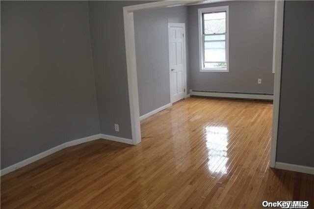 6154 55th Dr, Maspeth, NY à vendre - Photo intérieure – Image 3 sur 7