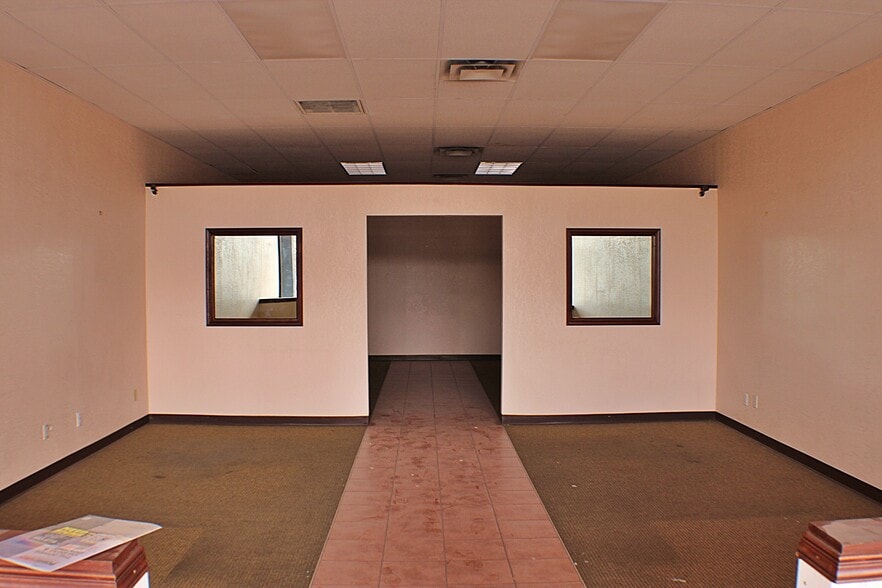 1155 N Zaragosa Rd, El Paso, TX à louer - Photo intérieure – Image 3 sur 7