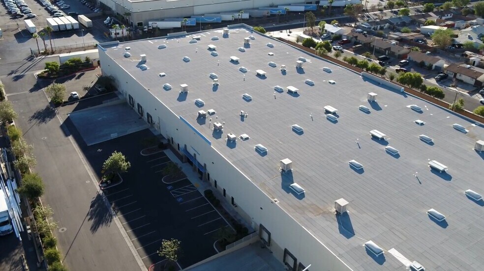 3838 Civic Center Dr, North Las Vegas, NV à louer - Vidéo sur l’annonce professionnelle – Image 2 sur 9