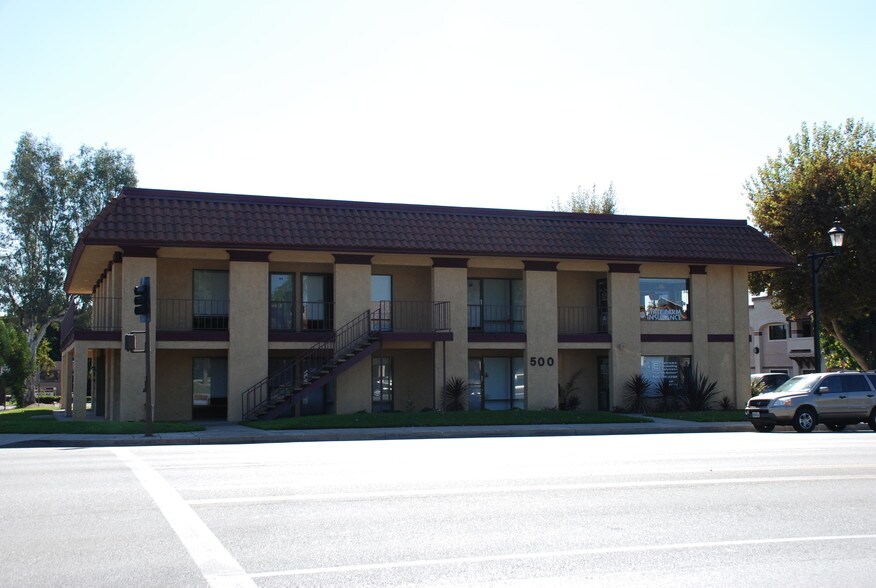 500 W Bonita Ave, San Dimas, CA à louer - Photo de l’immeuble – Image 2 sur 6