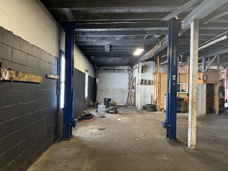 31 Scott St, New Bedford, MA à vendre - Photo de l’immeuble – Image 3 sur 12