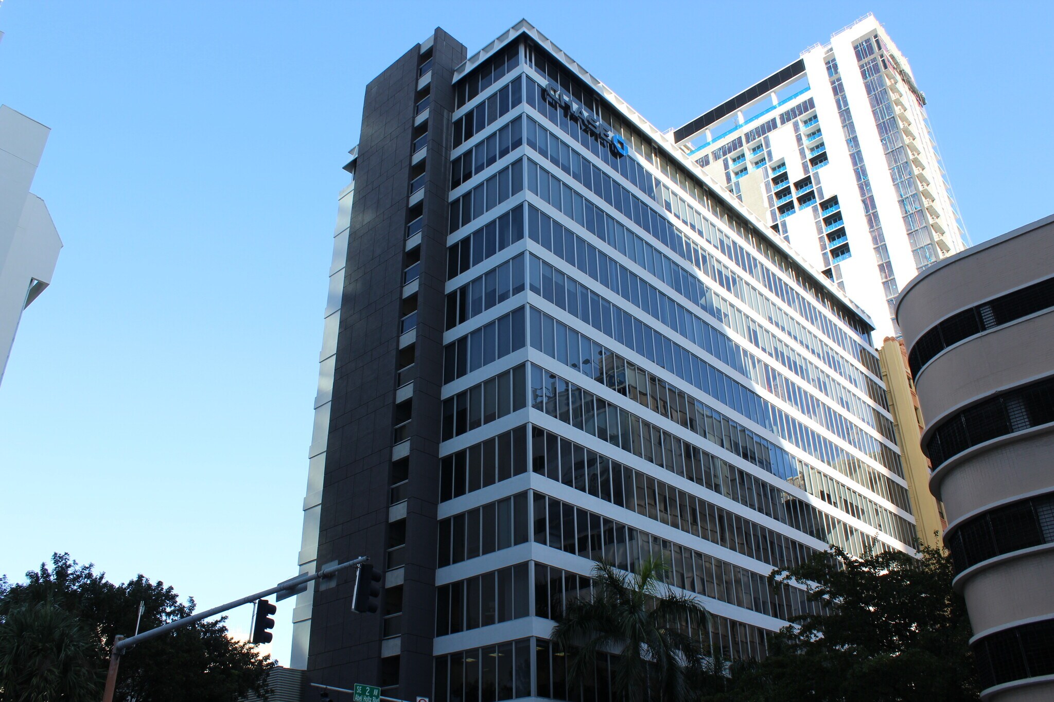150 SE 2nd Ave, Miami, FL à louer Photo de l’immeuble– Image 1 sur 14