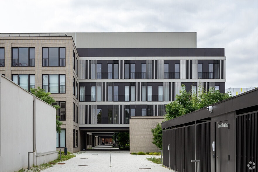 69 Rue Du Docteur Bauer, Saint-Ouen-sur-Seine à louer - Photo de l’immeuble – Image 2 sur 5