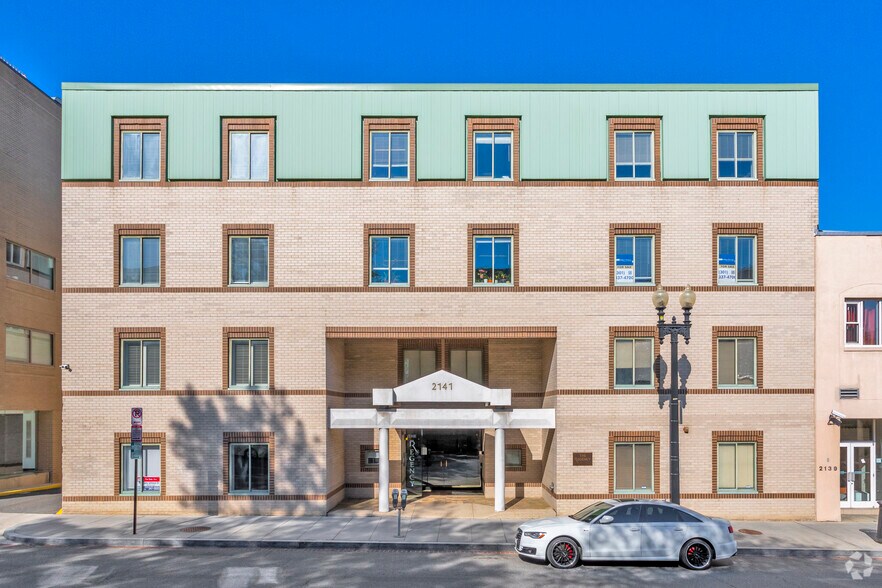 2141 Wisconsin Ave NW, Washington, DC à vendre - Photo de l’immeuble – Image 1 sur 10