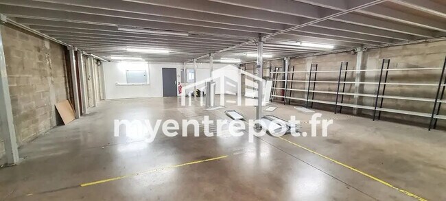 Plus de détails pour Local d'activités à louer