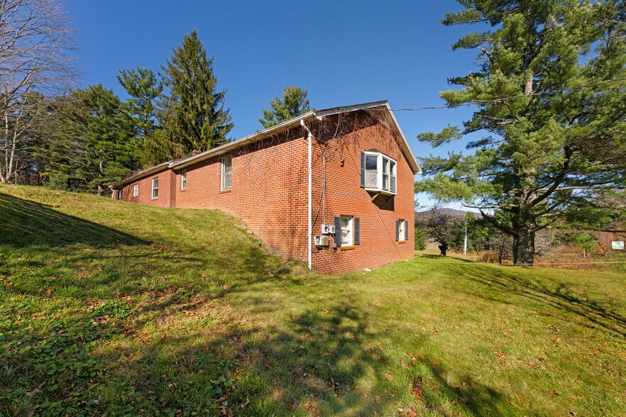 986 Ransom St, Blowing Rock, NC à vendre - Photo de l’immeuble – Image 2 sur 14