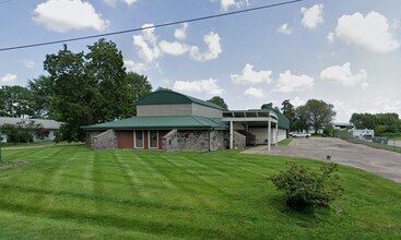 111 Aiken St, Hope, IN à louer Photo intérieure– Image 2 sur 5