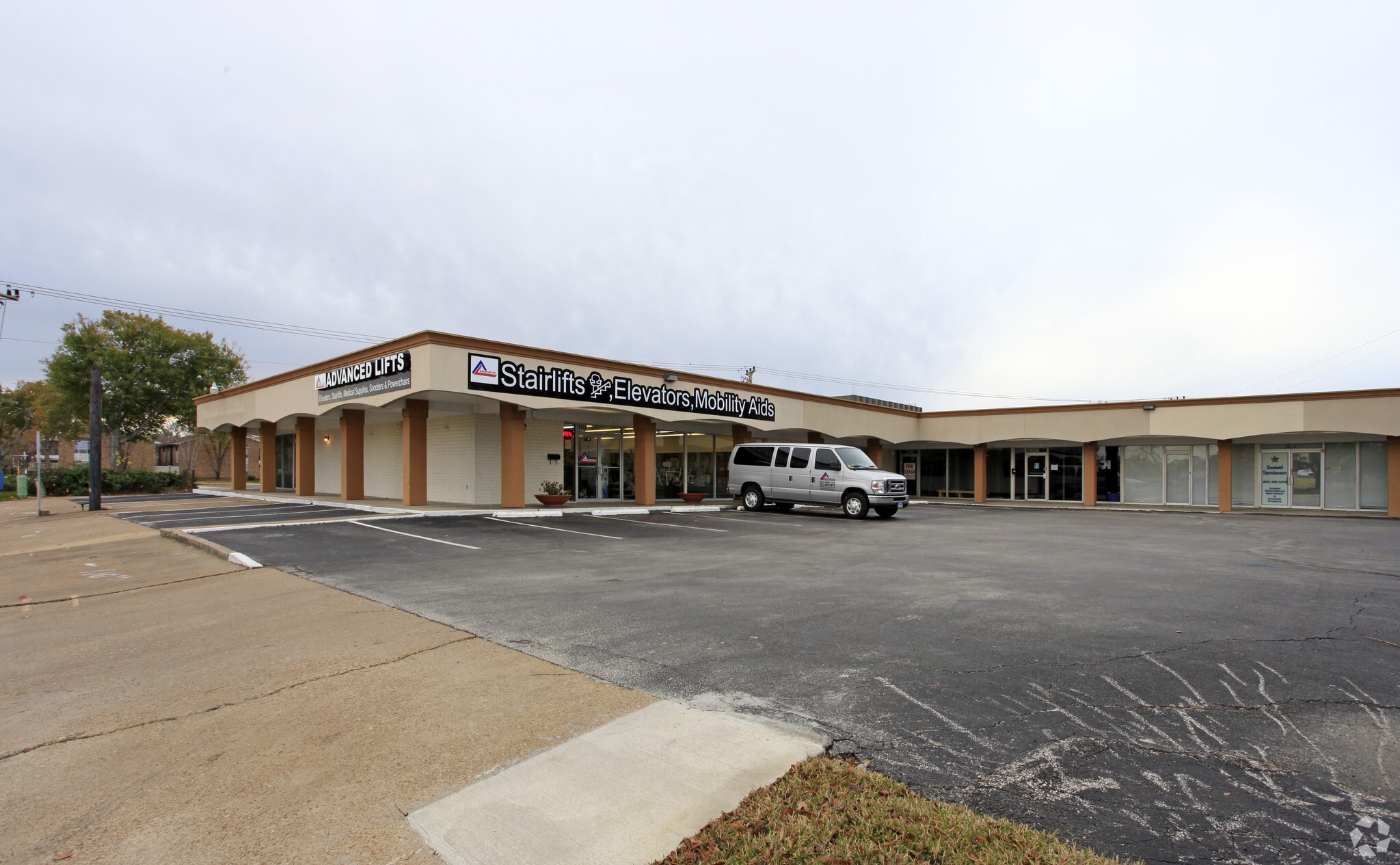 18018-18030 Nassau Bay Dr, Houston, TX à louer Photo principale– Image 1 sur 3