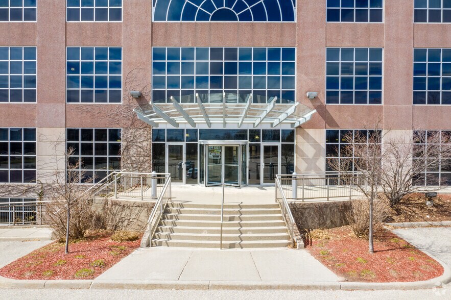 508 Riverbend Dr, Kitchener, ON à louer - Photo de l’immeuble – Image 3 sur 5