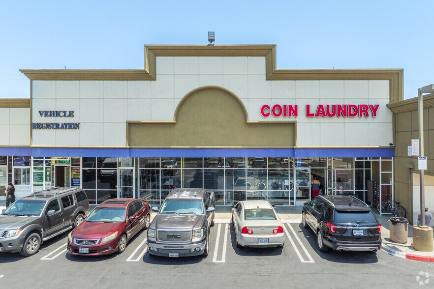 2218-2298 S Garey Ave, Pomona, CA à louer - Photo de l’immeuble – Image 3 sur 16