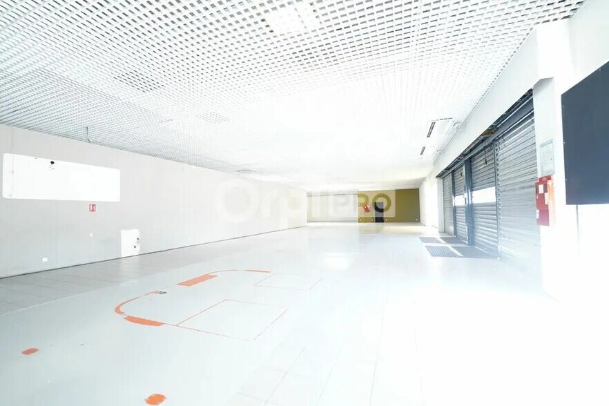 122 Route Nationale 6, Saint-Bonnet-de-Mure à louer - Photo de l’immeuble – Image 1 sur 11