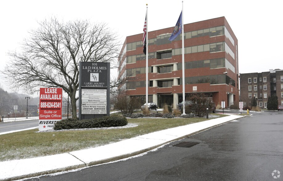 101 Larry Holmes Dr, Easton, PA à louer - Photo de l’immeuble – Image 1 sur 4
