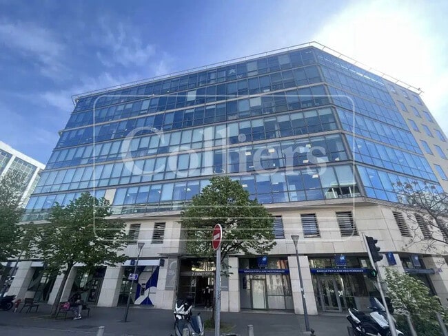 Plus de détails pour 2 Place Laurent D'Arvieux, Marseille - Bureau à louer