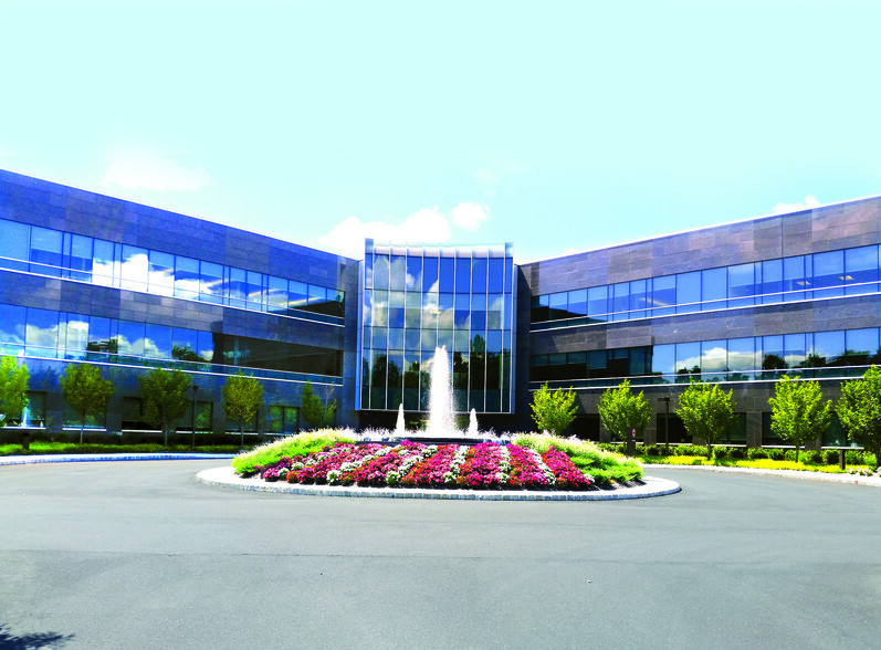 300 Carnegie Center Dr, Princeton, NJ à louer - Photo de l’immeuble – Image 1 sur 8