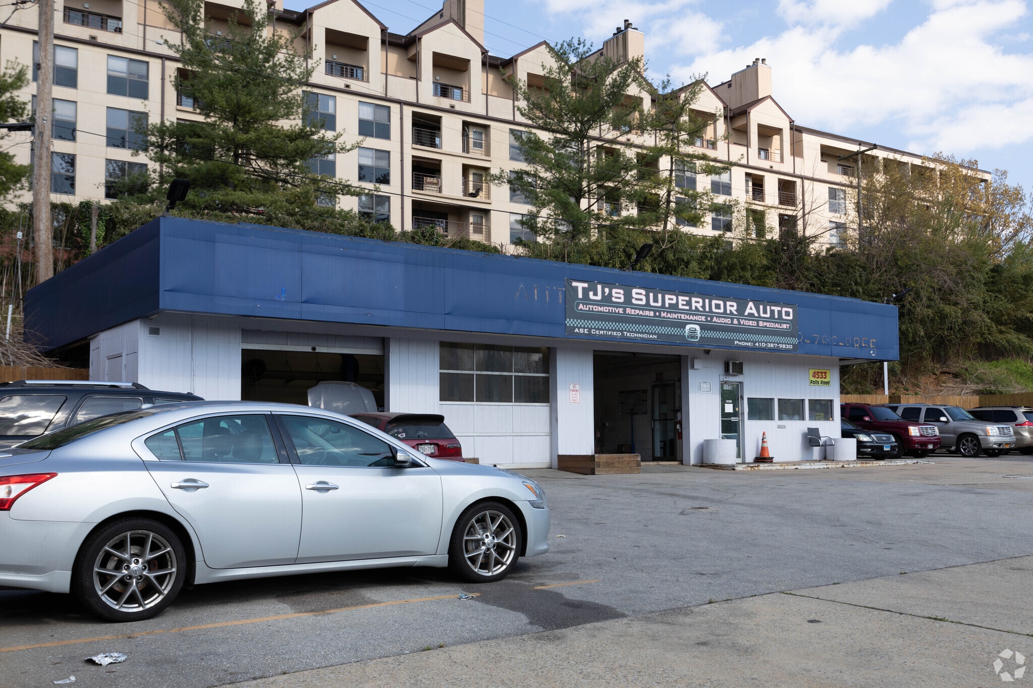 4531 Falls Rd, Baltimore, MD à louer Photo principale– Image 1 sur 5