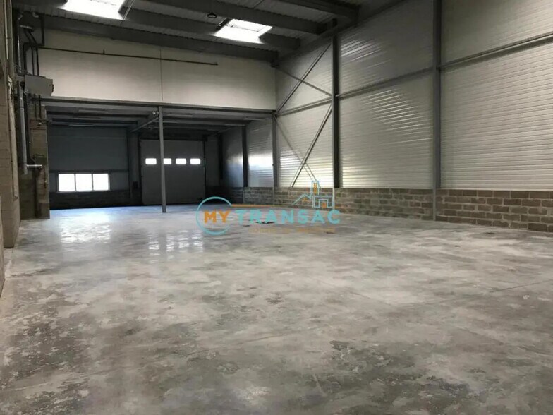 Local d’activités dans Brétigny-sur-Orge à louer - Photo de l’immeuble – Image 3 sur 13
