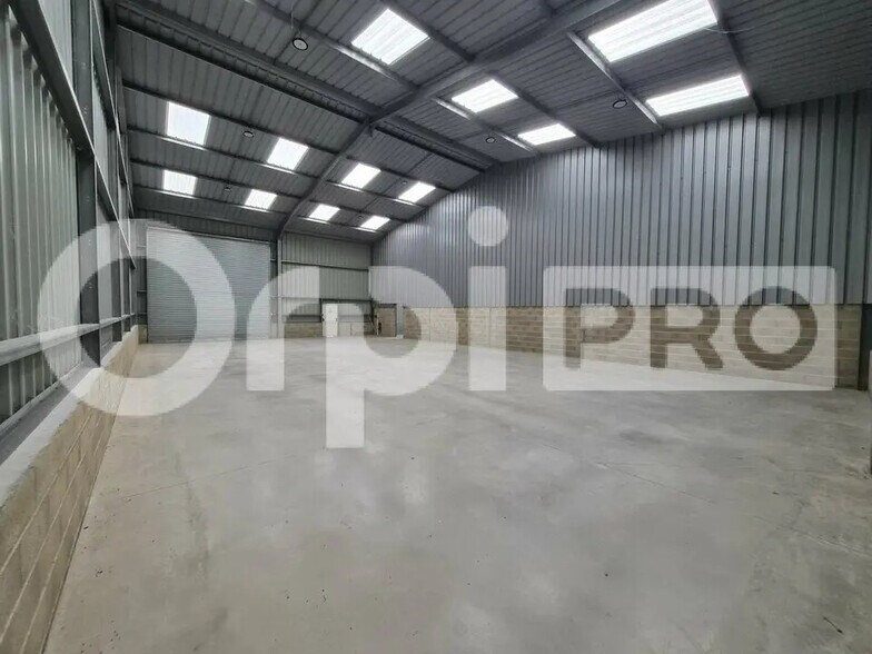 Local d’activités dans Isles-sur-Suippe à louer - Photo intérieure – Image 2 sur 5