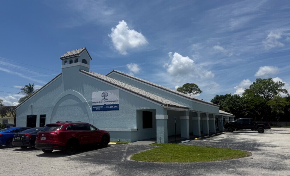 2500 S Kanner Hwy, Stuart, FL à louer - Photo de l’immeuble – Image 1 sur 7