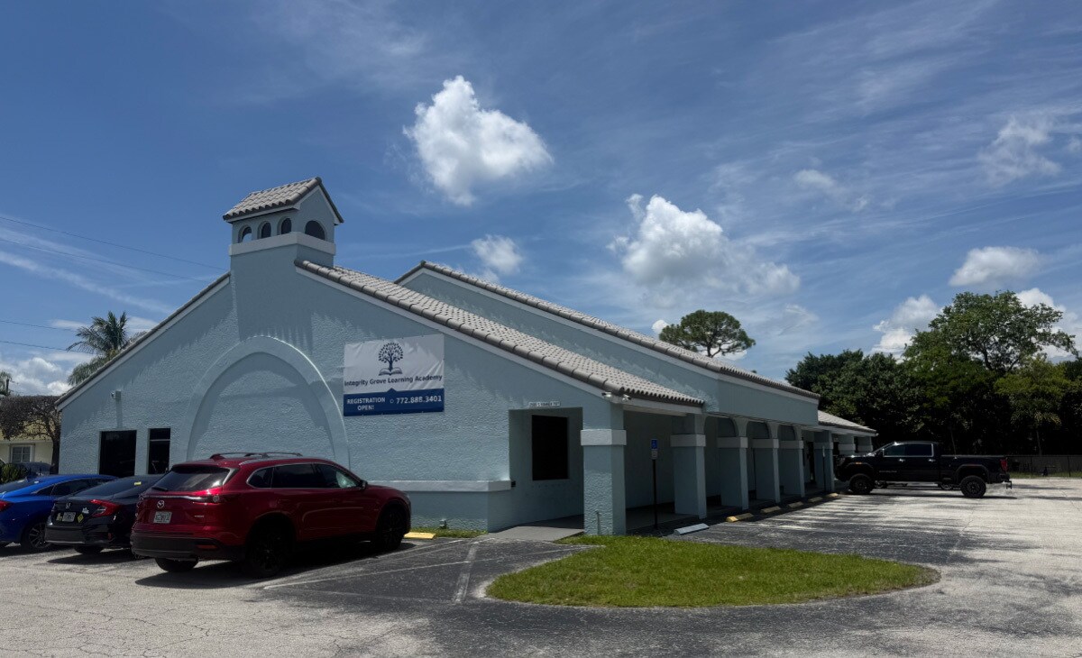 2500 S Kanner Hwy, Stuart, FL à louer Photo de l’immeuble– Image 1 sur 8
