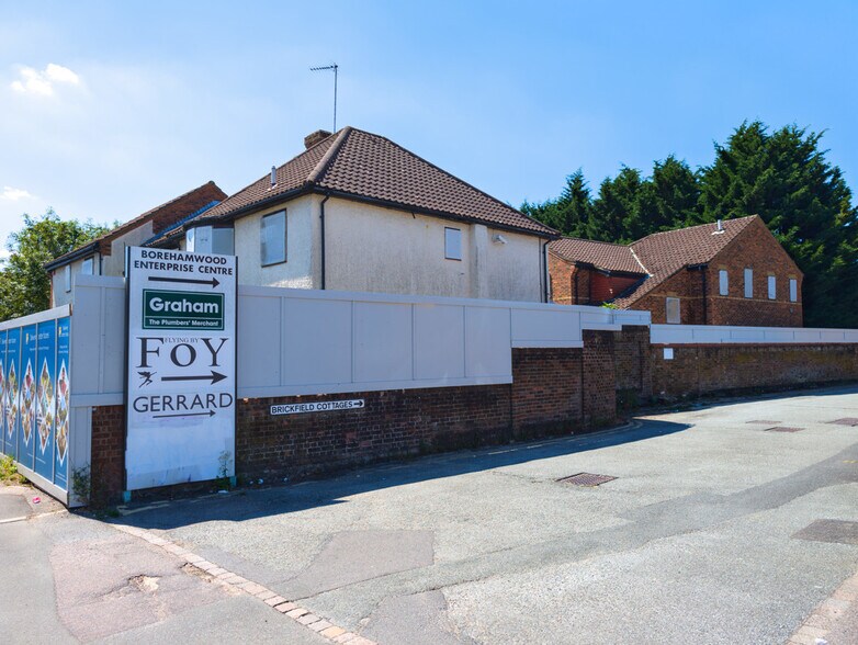 39 Theobald Street, Borehamwood à vendre - Photo de l’immeuble – Image 3 sur 7