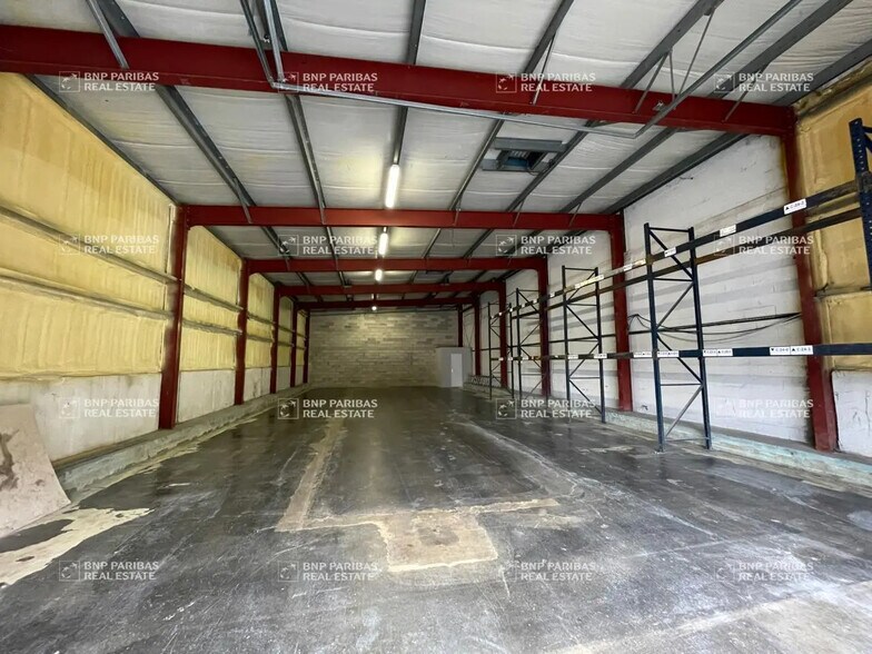 Local d’activités dans Aulnay-sur-Mauldre à louer - Photo de l’immeuble – Image 3 sur 4