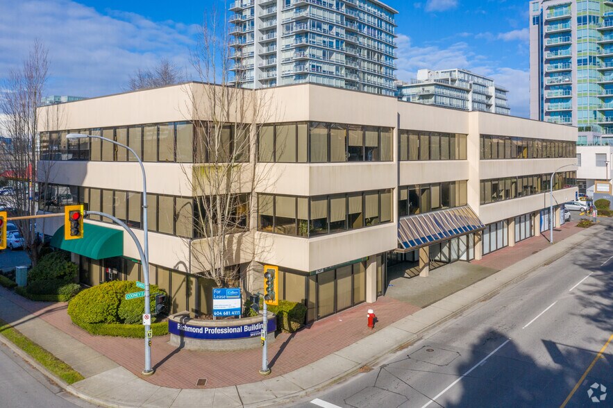 5611 Cooney Rd, Richmond, BC à louer - Photo principale – Image 1 sur 3